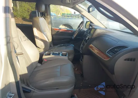 2016 Chrysler Town & Country Touring from USA, damaged, VIN 2C4RC1BG7GR111224